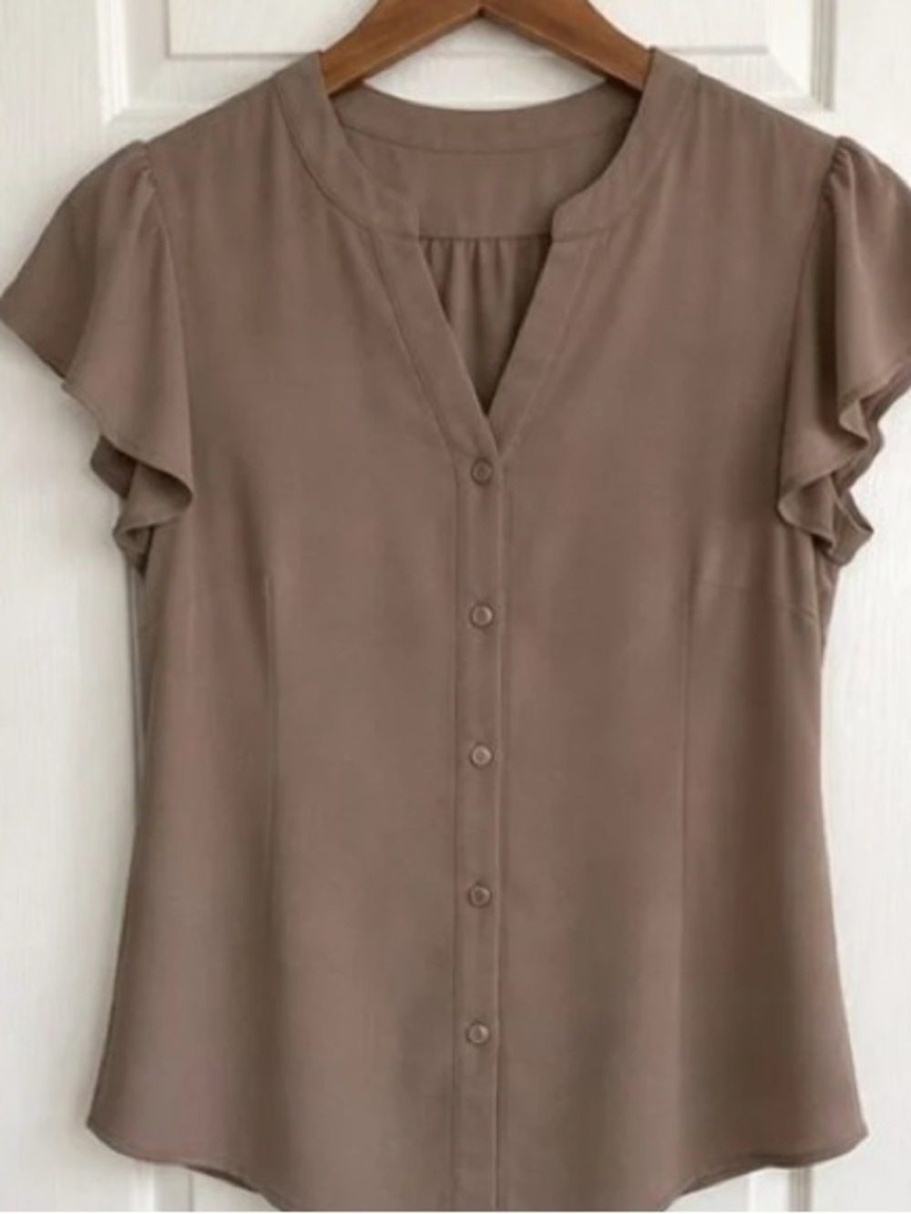 Women's Taupe Button-Front Flutter Sleeve Top